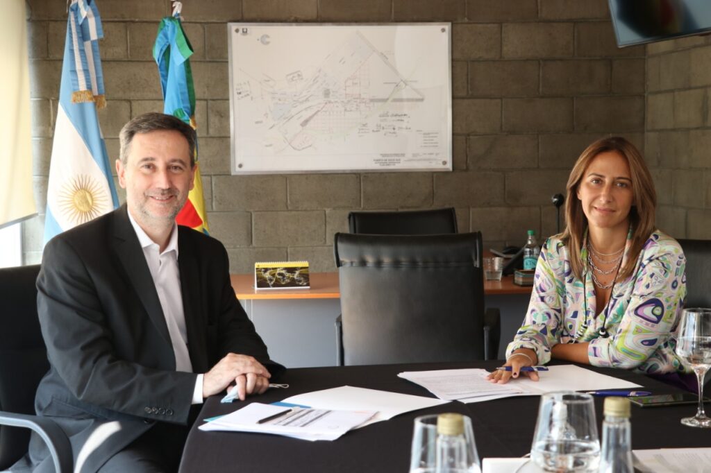 Acuerdo entre AGP y el Puerto de Dock Sud para el balizamiento y dragado de los accesos comúnes