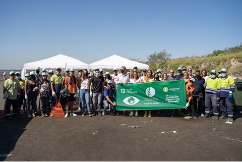 La comunidad del Puerto Dock Sud limpió la playa de Puerto Piojo